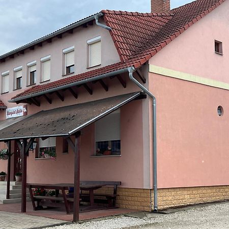 Hangulat Szallo Zalaszentbalazs Eksteriør bilde